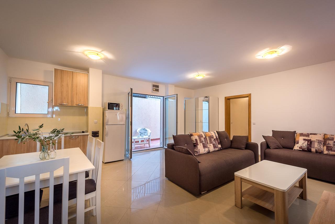 Mon * Budva